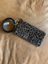 Load image into Gallery viewer, Leopard Print Wristlet