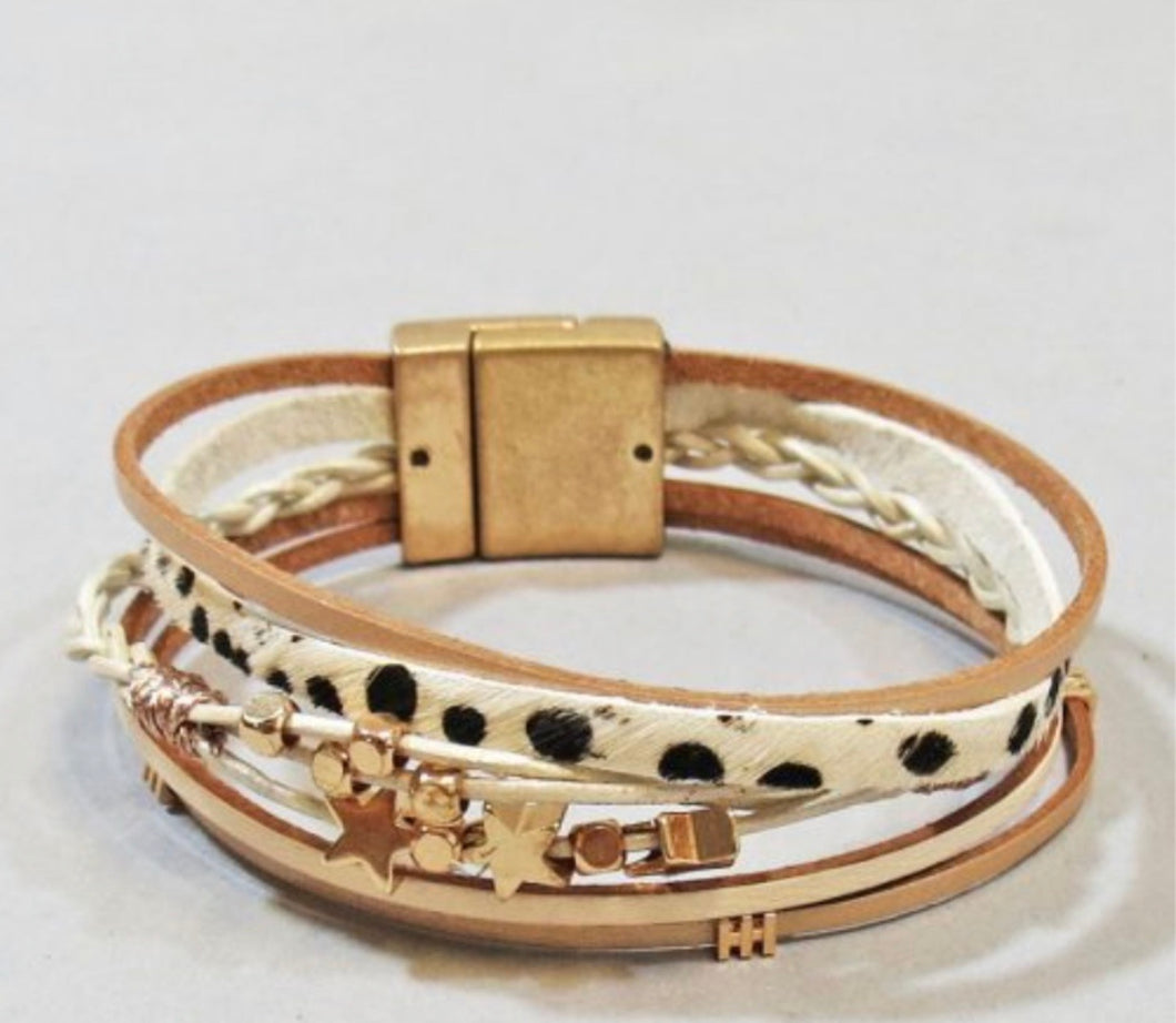 Leopard print bracelet with magnetic closure